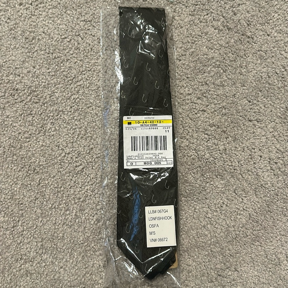 L.L Bean fishhook tie